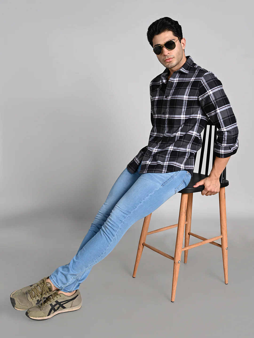 Full Sleeves Slim Fit Black Herringbone Checks Shirt - Image 3