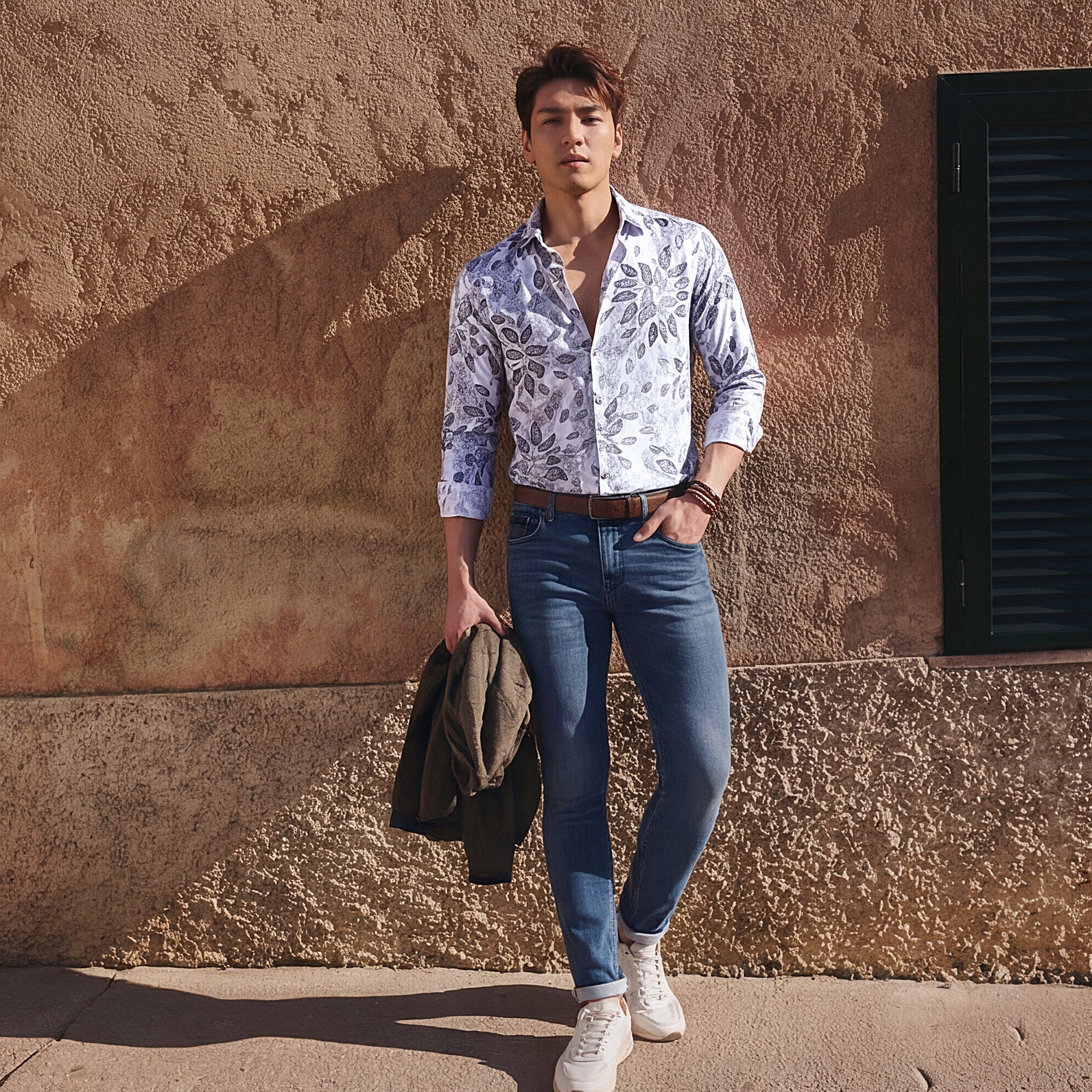 Full Sleeves Slim Fit White All over Abstract Paisly Foil Textured Print Shirt