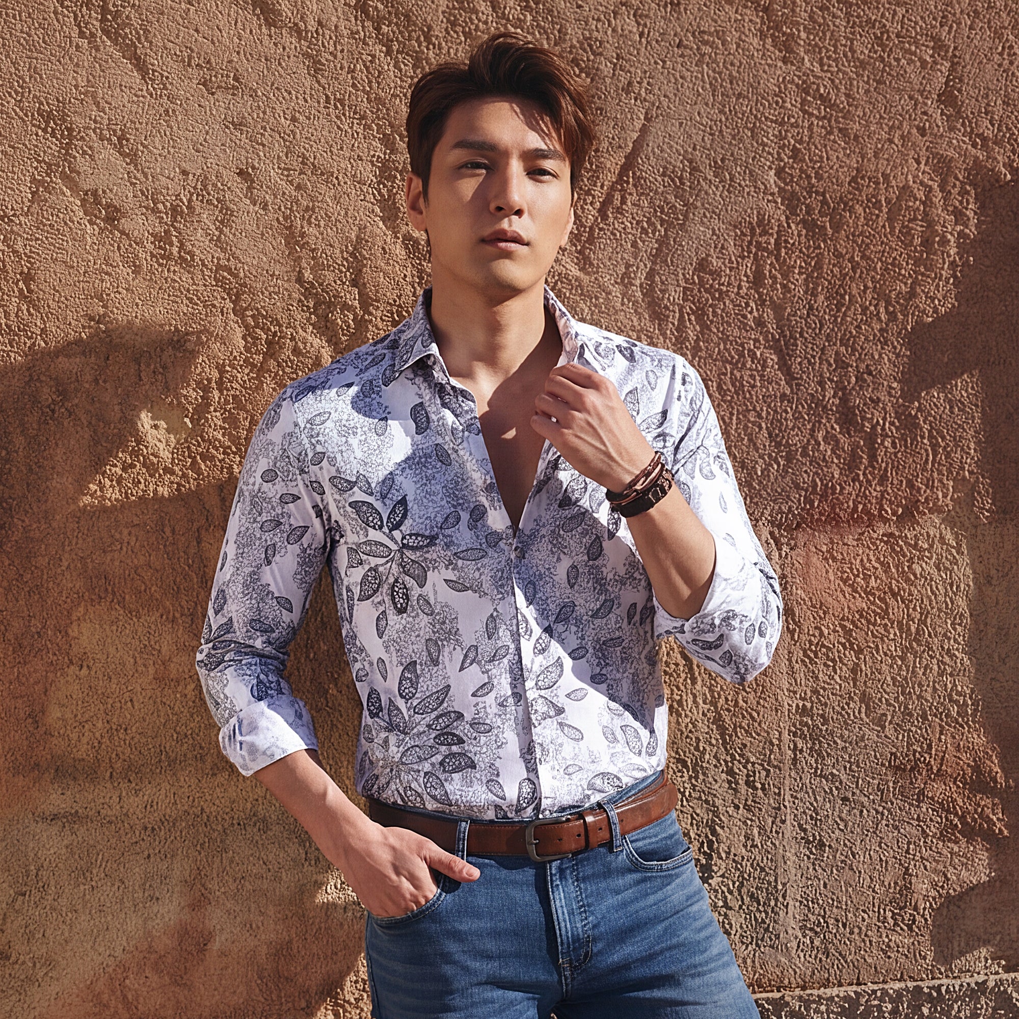 Full Sleeves Slim Fit White All over Abstract Paisly Foil Textured Print Shirt - Image 2