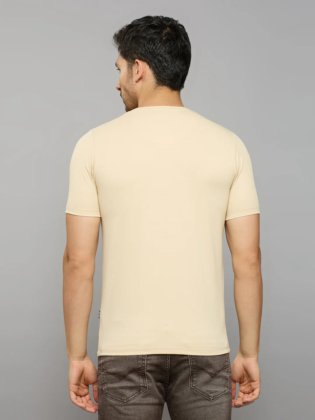Men's Beige Solid Slim Fit T-Shirts - Image 4