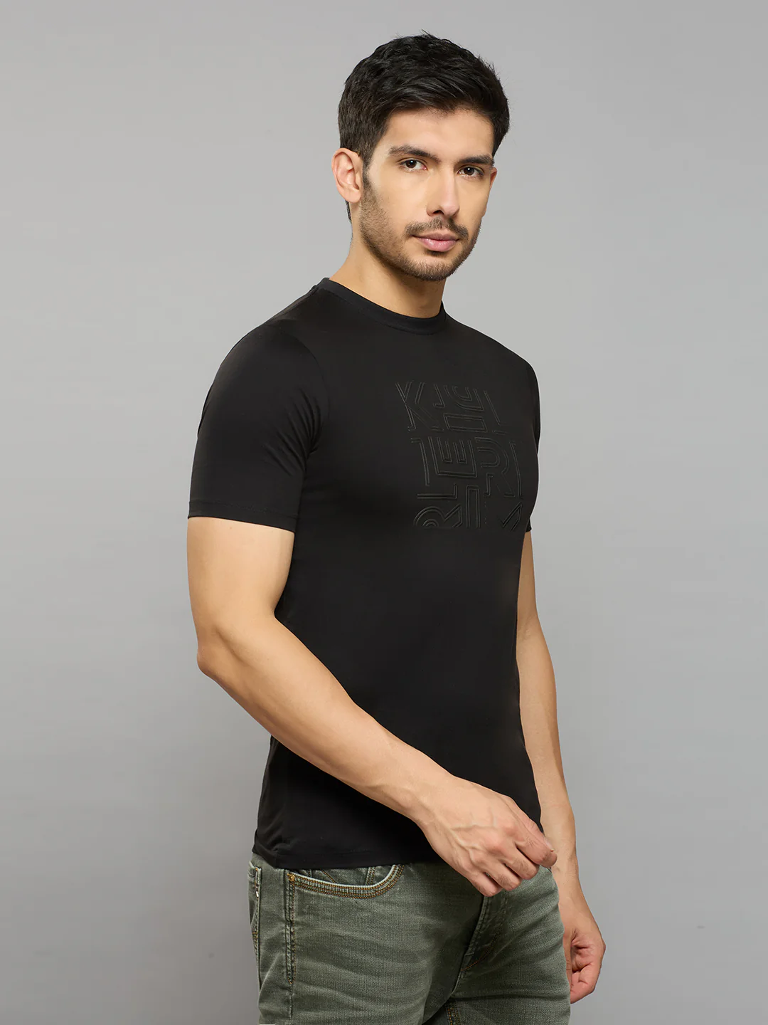Men's Black Solid Slim Fit T-Shirts - Image 3