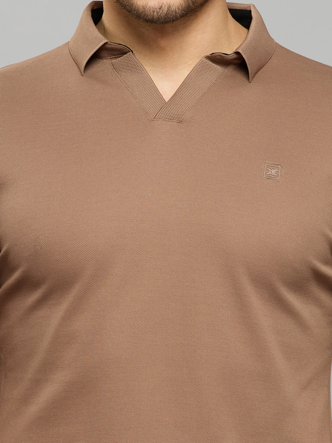 Men's Brown Solid Slim Fit T-Shirts - Image 5