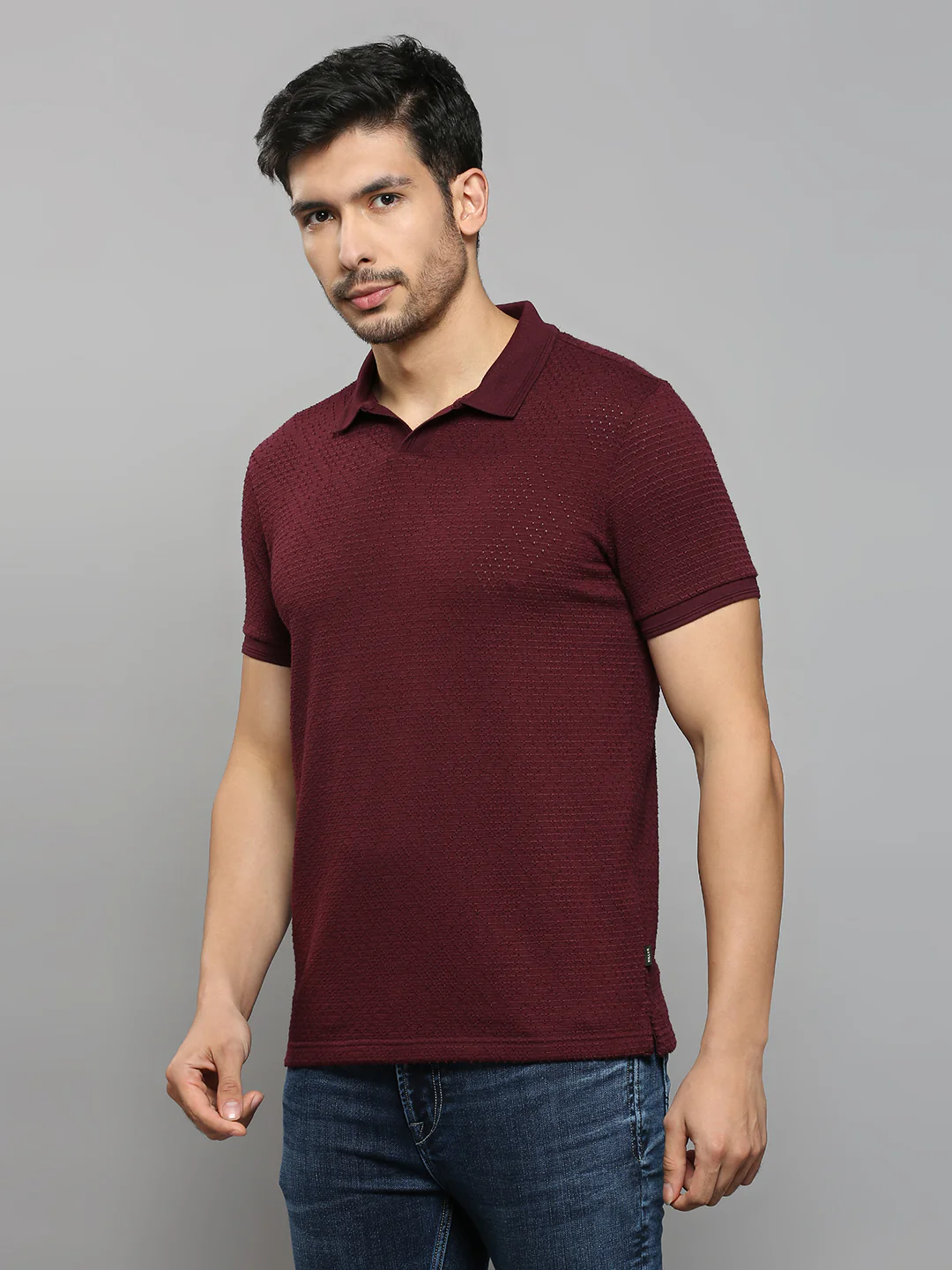 Men's Maroon Solid Slim Fit T-Shirts - Image 2