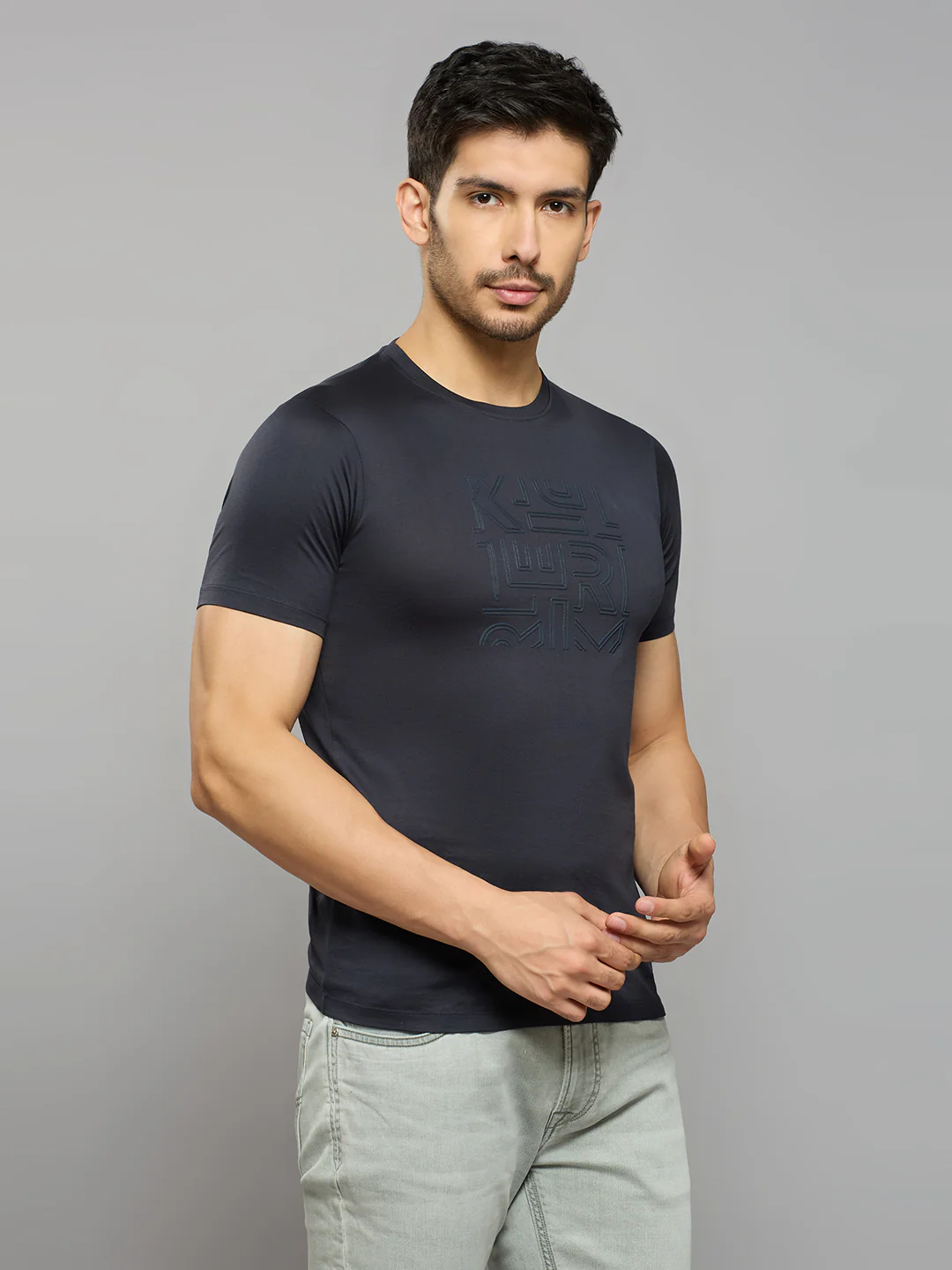 Men's Navy Solid Slim Fit T-Shirts - Image 3