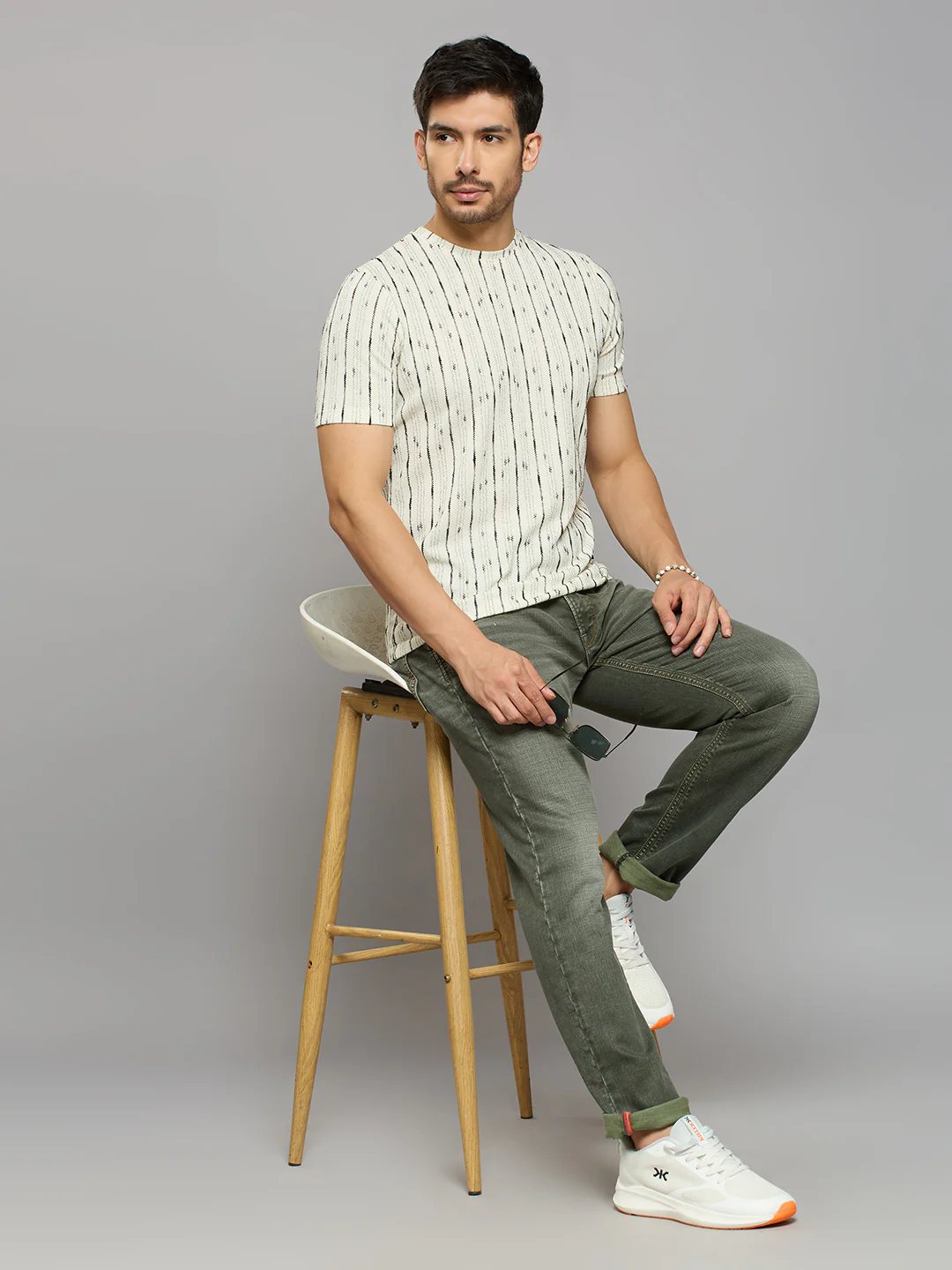 Men's Off White Printed Slim Fit T-Shirts - Image 6