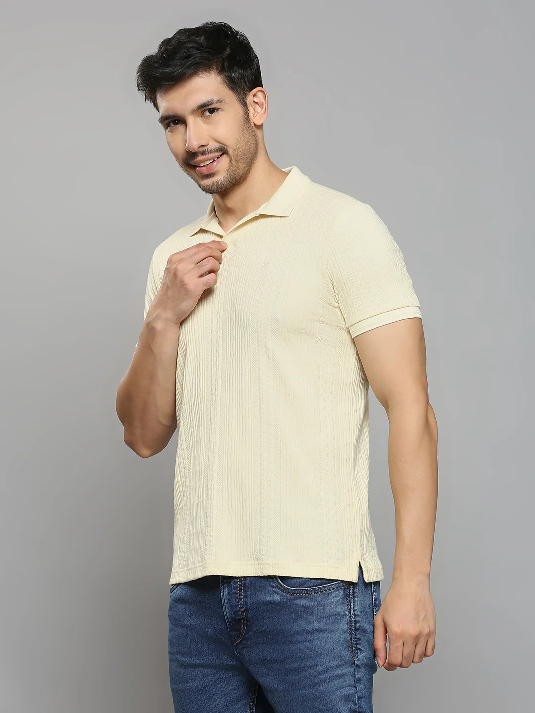 Men's Off White Solid Slim Fit T-Shirts - Image 2