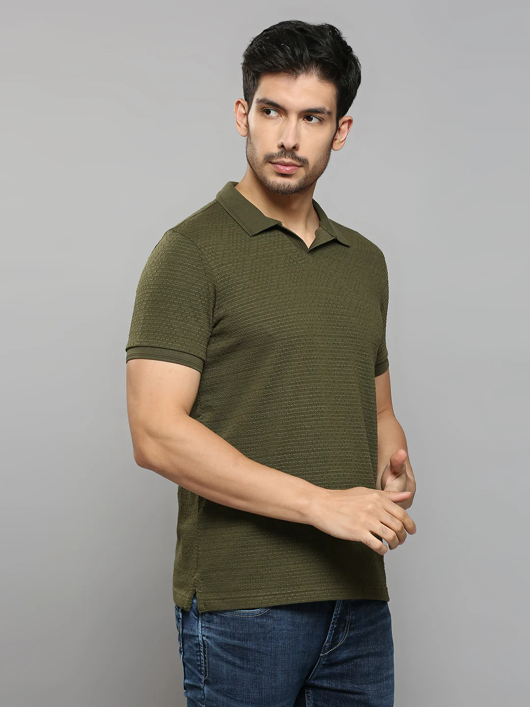 Men's Olive Solid Slim Fit T-Shirts - Image 3